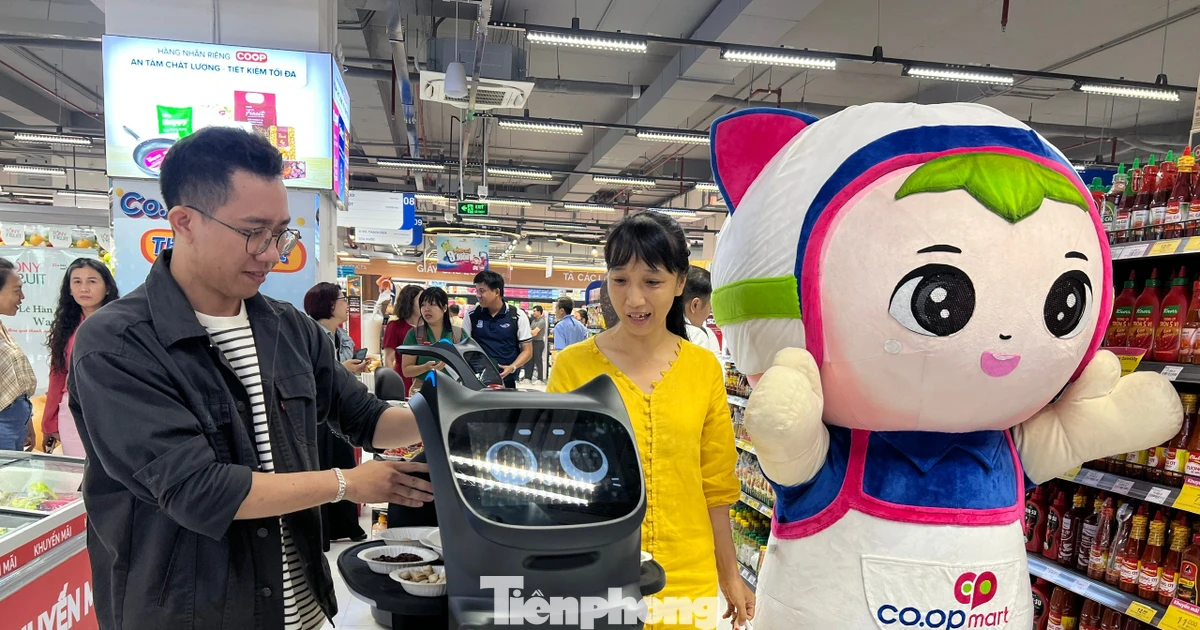 'Thượng đế' thời 4.0 đi siêu thị được robot mời bánh, quét Face ID mở tủ gửi đồ
