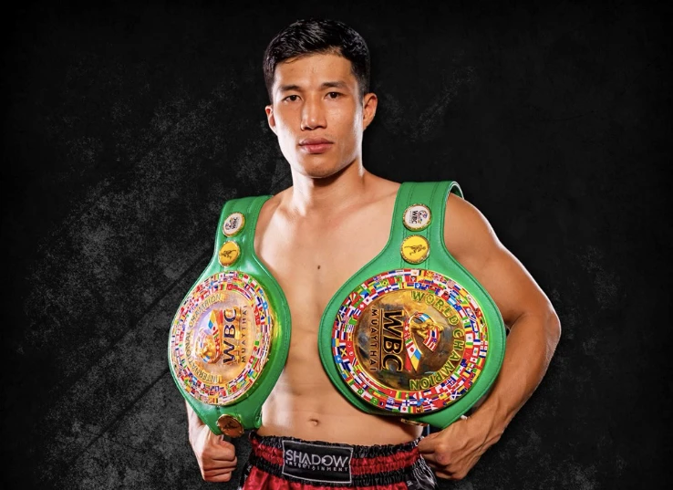 Tay đấm vô địch Muay Thái thế giới Trương Cao Minh Phát so găng với nhà vô địch Kickboxing Ireland