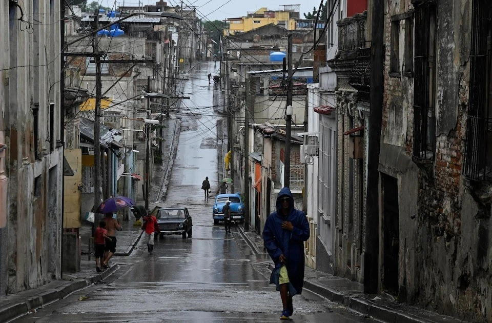 Siêu bão Melissa đổ bộ Cuba với sức gió gần 200 km/h