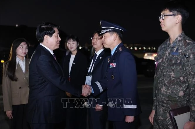 Chủ tịch nước Lương Cường kết thúc chuyến công tác tham dự Tuần lễ Cấp cao APEC và làm việc song phương tại Hàn Quốc