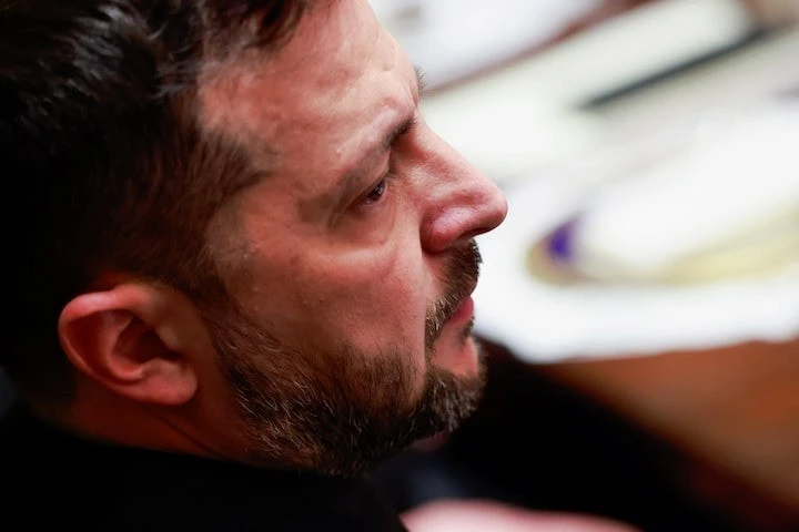 Nguồn tin tiết lộ Tổng thống Mỹ thuyết phục Tổng thống Ukraine nhượng bộ lãnh thổ