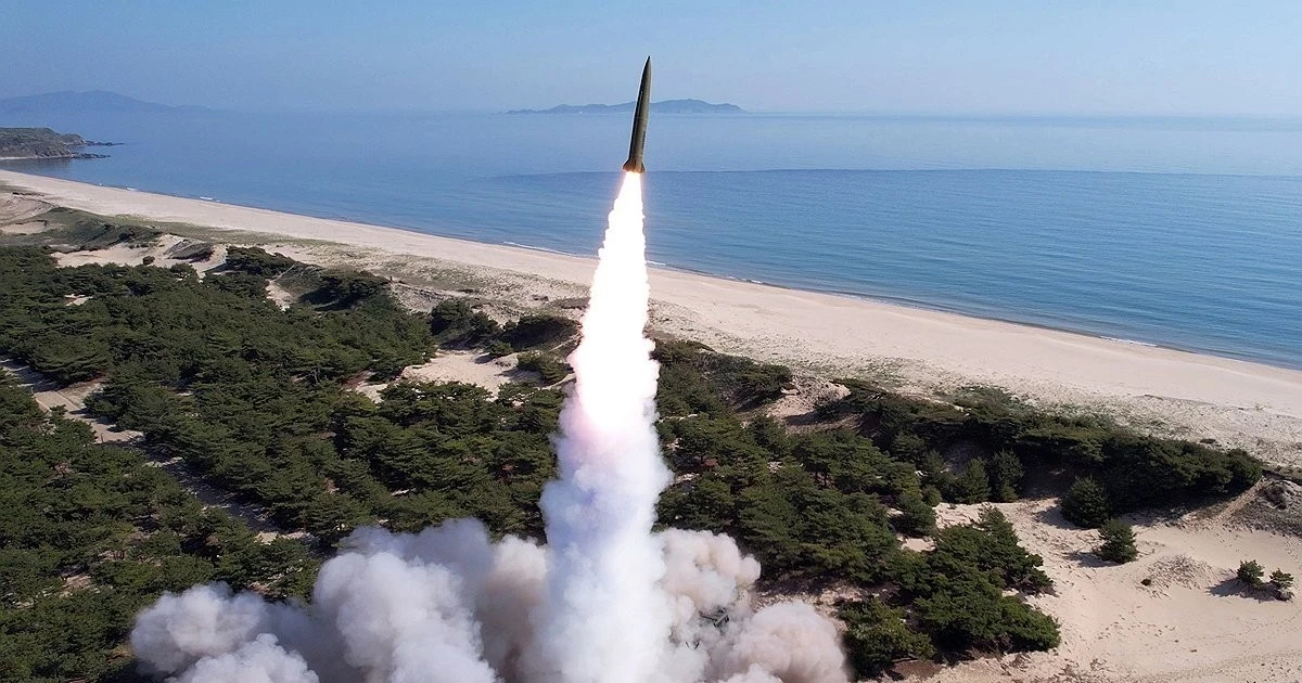 Triều Tiên bất ngờ phóng tên lửa đạn đạo