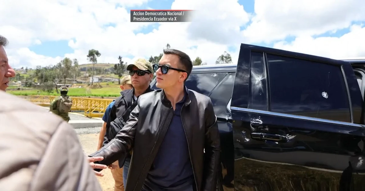 Đoàn xe của Tổng thống Ecuador bị đám đông tấn công dữ dội