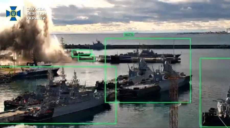 Ukraine tuyên bố dùng xuồng không người lái tấn công tàu ngầm Nga