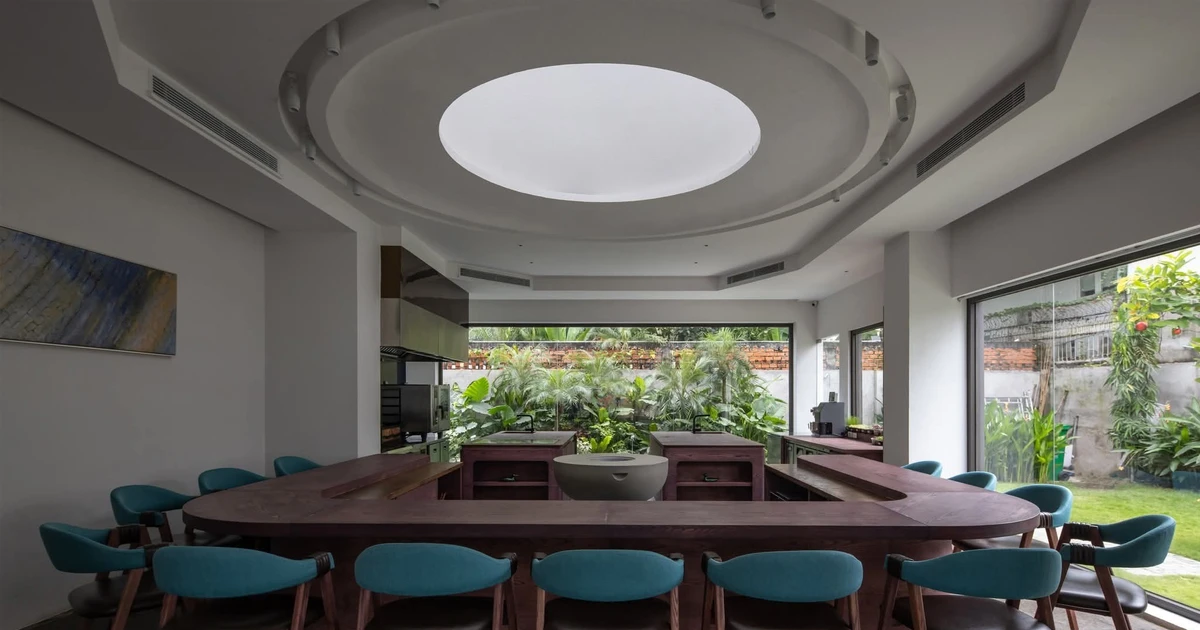 Ngôi nhà với thiết kế mái dốc mở rộng dốc