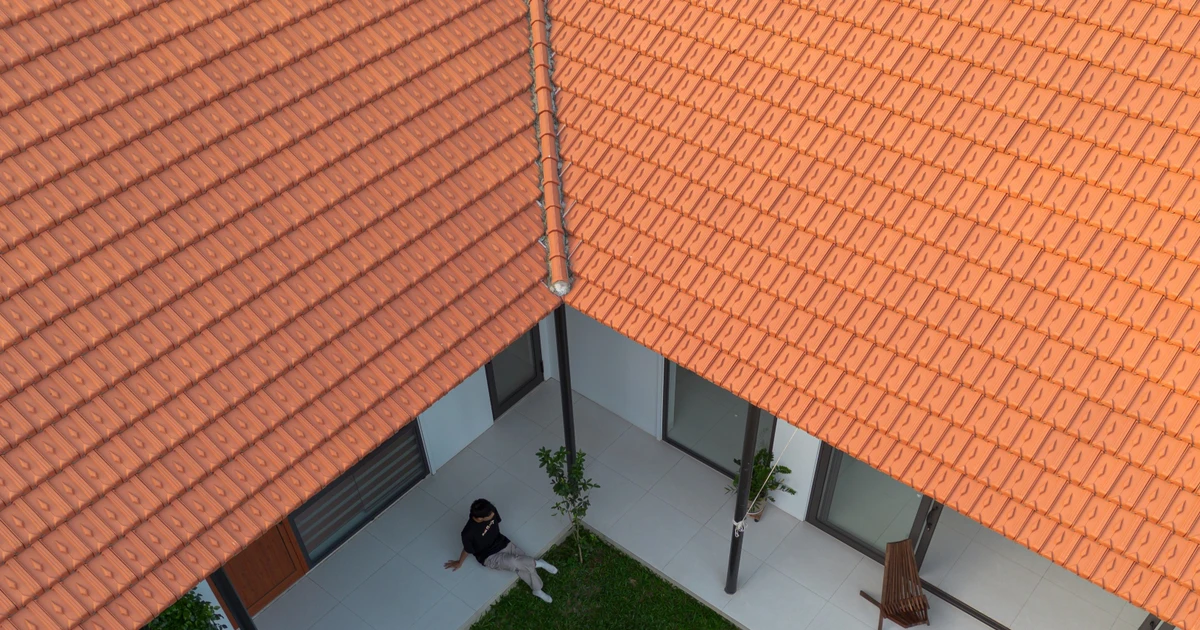 Thiết kế nhà cấp 4 hiện đại vẫn giữ được vườn và ao phía trước