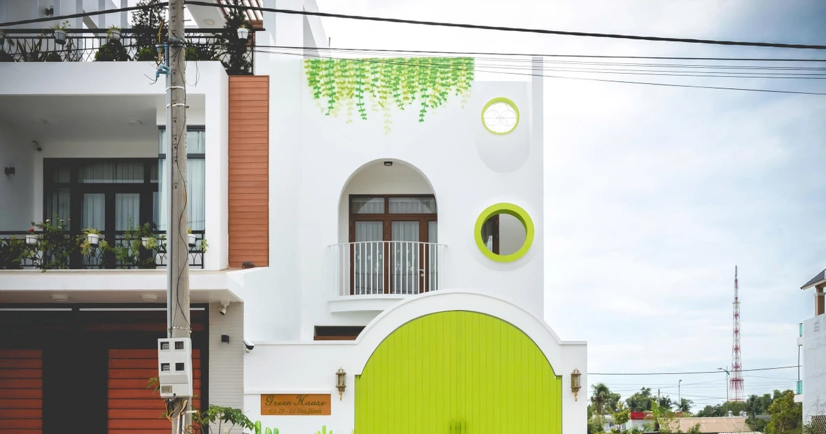 Ngôi nhà nổi bật với màu xanh lá