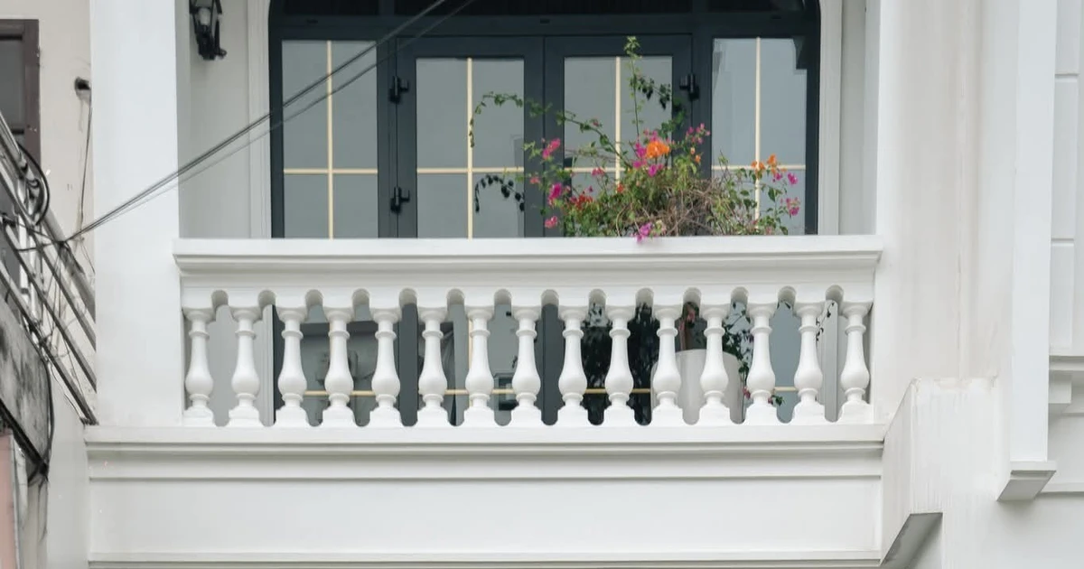 Ngôi nhà 102m2 gây thương nhớ với cổng lợp ngói lưu ly