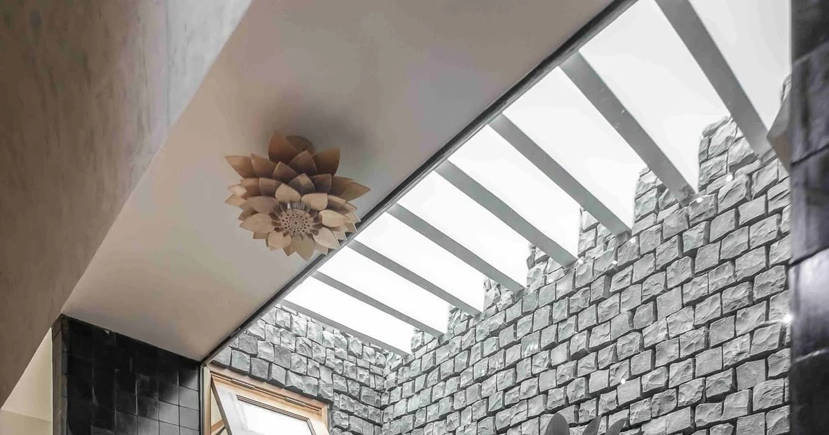 Nhà ống 4,5m có ba giếng trời và hai sân vườn