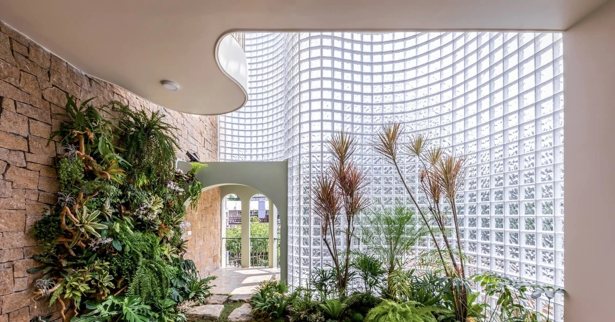 Chiêm ngưỡng ngôi nhà có mặt tiền từ 3000 viên gạch kính