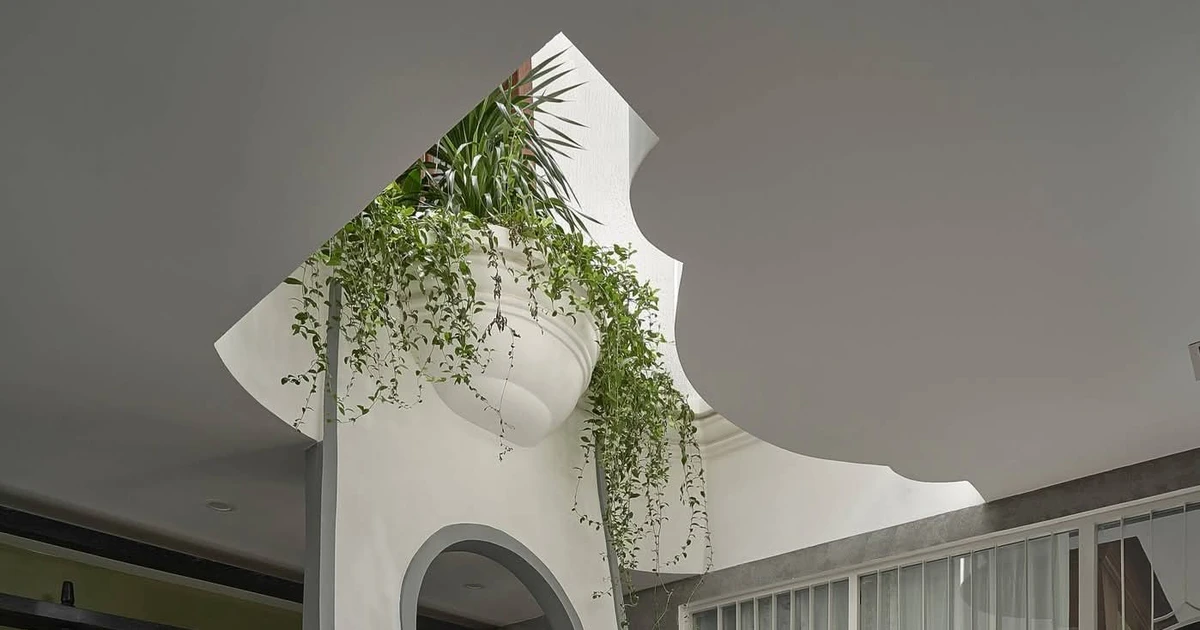 Thiết kế giếng trời ấn tượng như một dải lụa mềm