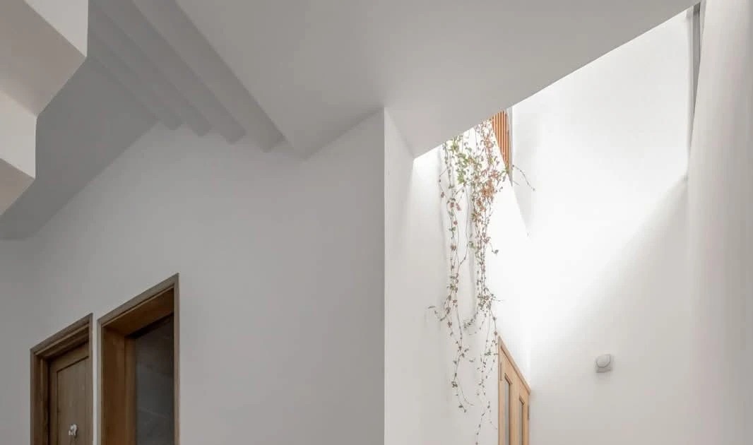 Nhà phố 4 tầng dành khoảng trống cho hoạt động vui chơi của trẻ em