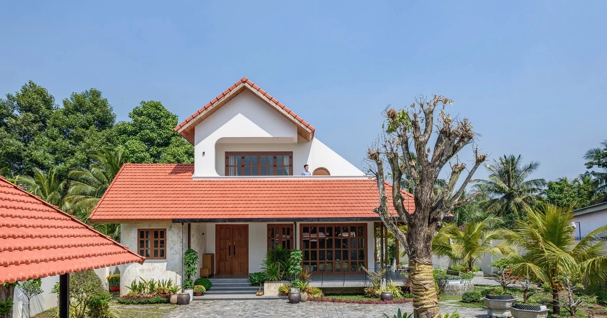 Biệt thự với kiến trúc truyền thống mái dốc ngói đỏ
