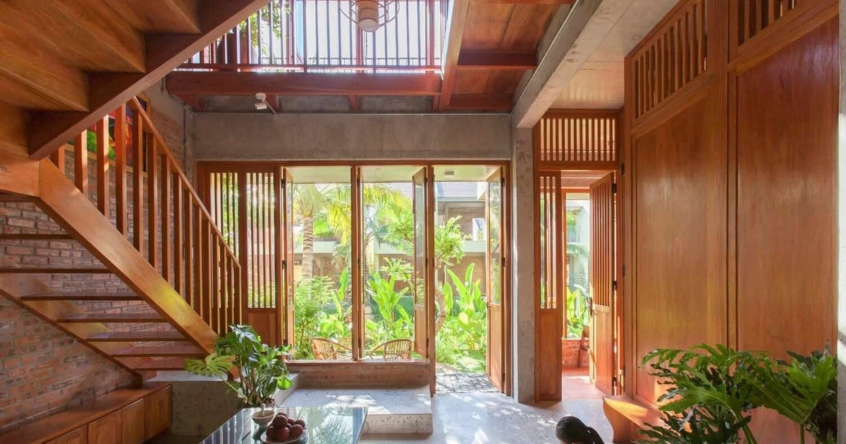 Cải tạo nhà cũ Hội An bằng gỗ và vải với không gia ấn tượng