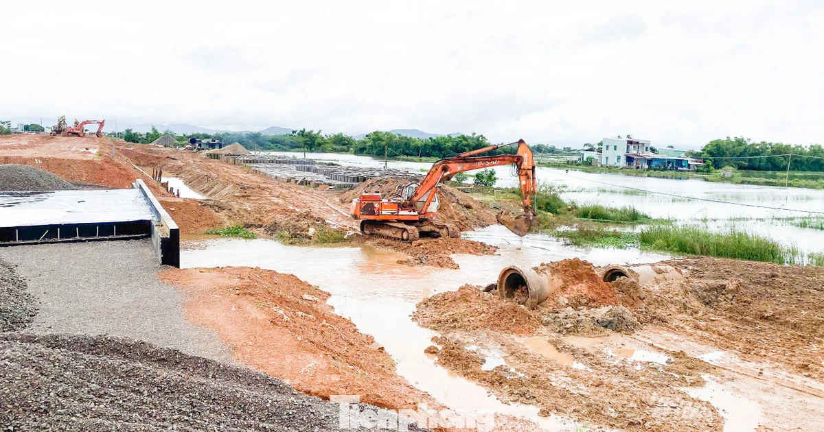Gia Lai: Khẩn trương tháo dỡ đường công vụ phục vụ dự án gây ách tắc dòng chảy