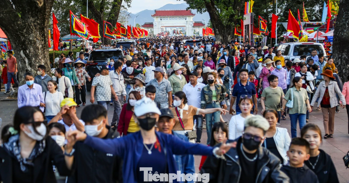 Hàng vạn người đổ về quê hương anh hùng áo vải, sống lại hào khí Ngọc Hồi - Đống Đa