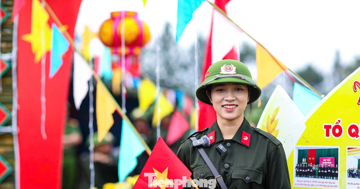 Tạm gác ước mơ trên bục giảng, cô gái Mường lên đường thực hiện nghĩa vụ công an nhân dân