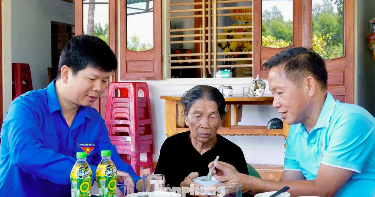 Ấm áp bữa cơm tri ân của tuổi trẻ Gia Lai, Đắk Lắk