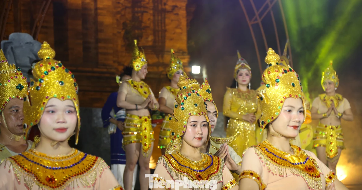 Mê hoặc điệu múa Chăm bên tháp cổ nghìn năm