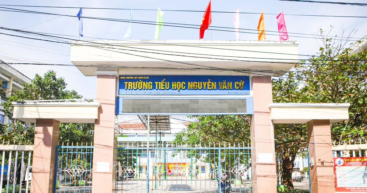 Tạm đình chỉ giáo viên Tiếng Anh bị tố sửa bài thi của nhiều học sinh