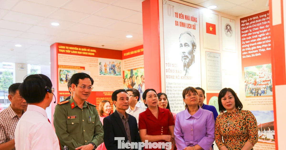 Ngày hội của toàn dân qua trưng bày tài liệu bầu cử ở Gia Lai