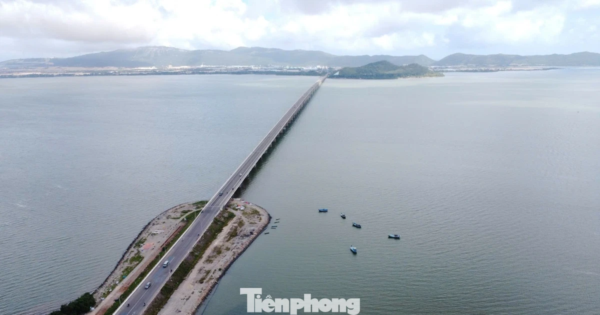 Gia Lai: Cấm phương tiện qua cầu vượt biển dài nhất, khẩn trương sơ tán dân