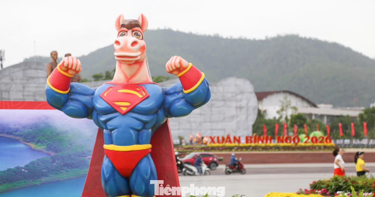 Ngựa 'mặt cộc' cầm iPhone 17, ngựa 'Superman' gây sốt