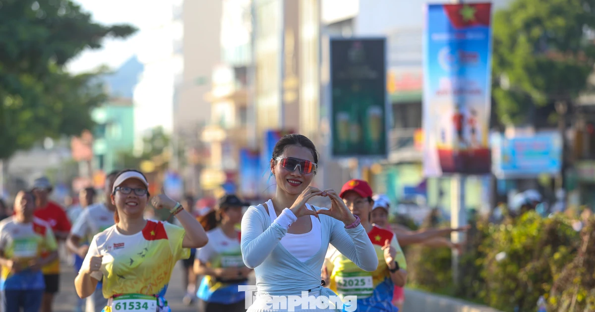 Những ‘bóng hồng’ trên đường chạy Tiền Phong Marathon 2026