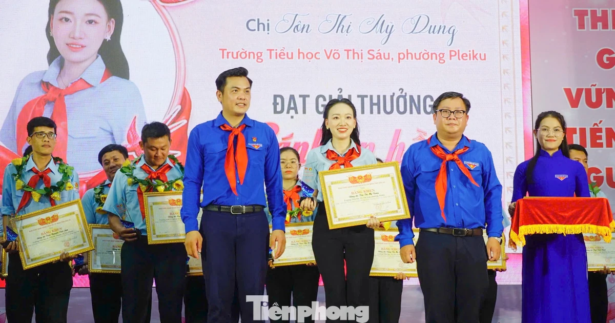 Tuyên dương 19 'Cánh én hồng' tiêu biểu