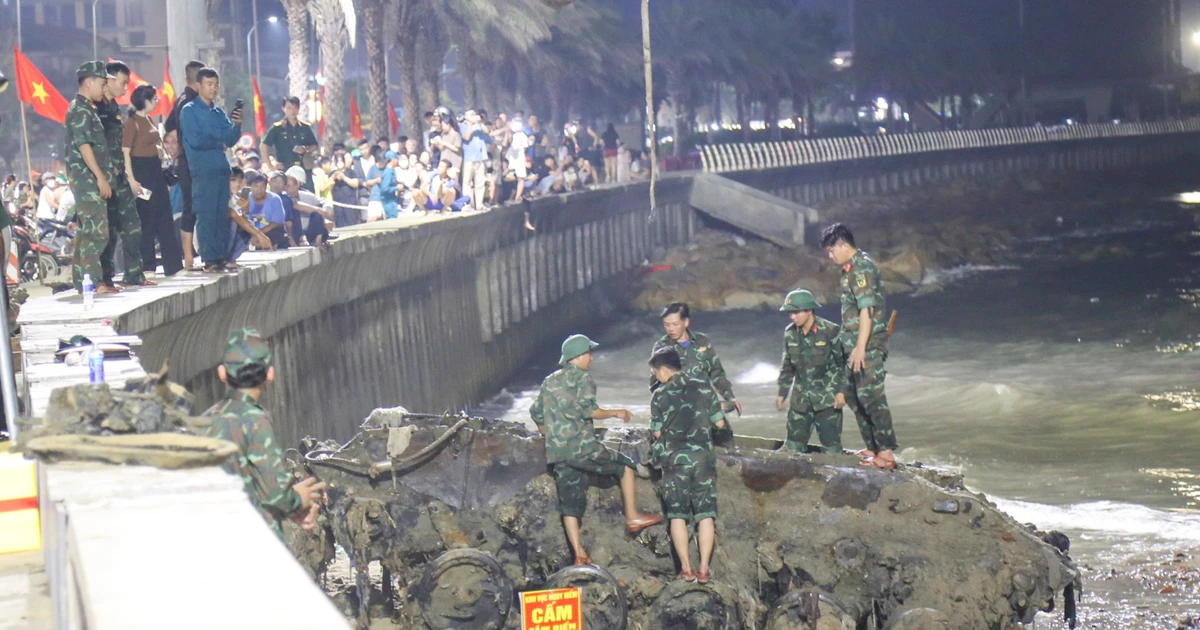 VIDEO: Toàn cảnh trục vớt xác xe tăng trên biển Quy Nhơn