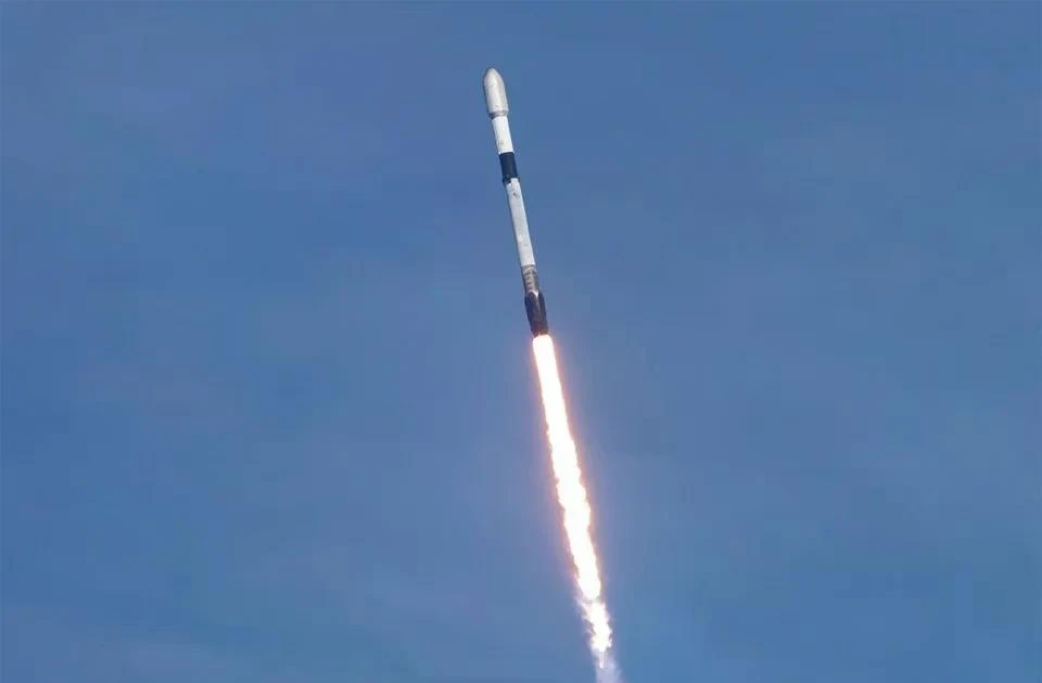 Tỷ phú Phạm Nhật Vượng 'bắt tay' Elon Musk đưa vệ tinh lên quỹ đạo năm 2027