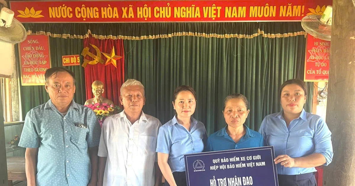 Quỹ Bảo hiểm xe cơ giới hỗ trợ 90 triệu đồng cho gia đình 2 nạn nhân bị tai nạn giao thông ở Nghệ An