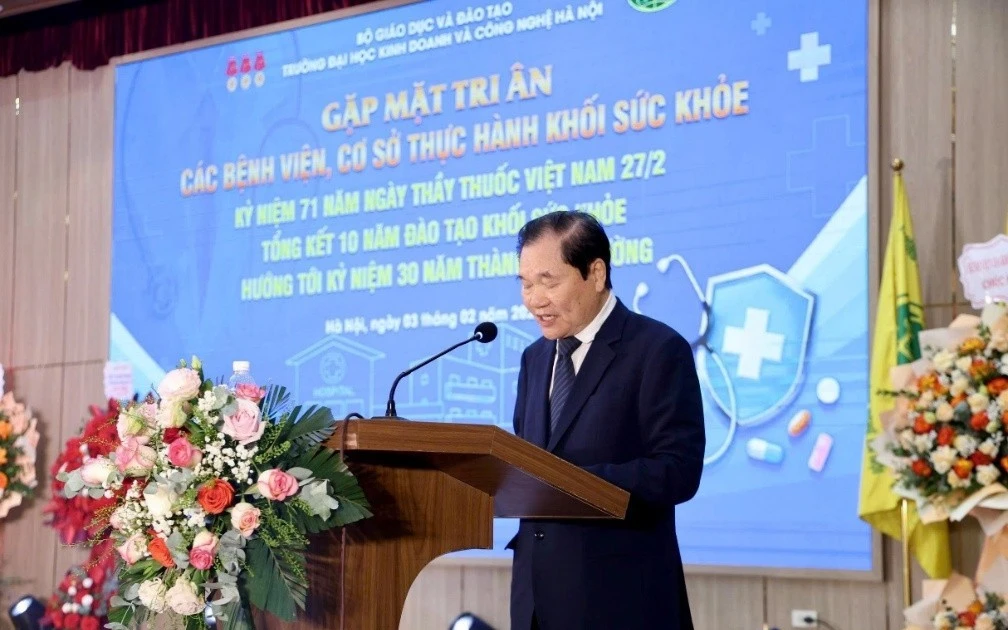 Kỷ niệm Ngày Thầy Thuốc Việt Nam và 10 năm thành lập Khối Sức Khỏe Hubt