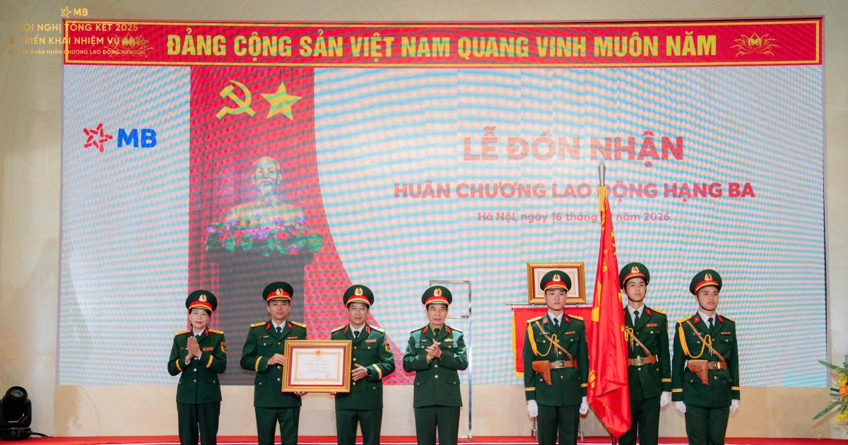 MB đón nhận Huân chương Lao động Hạng Ba