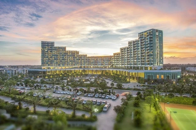 FLC Hotels & Resorts đông khách dịp lễ, sắc đỏ phủ kín các điểm check-in