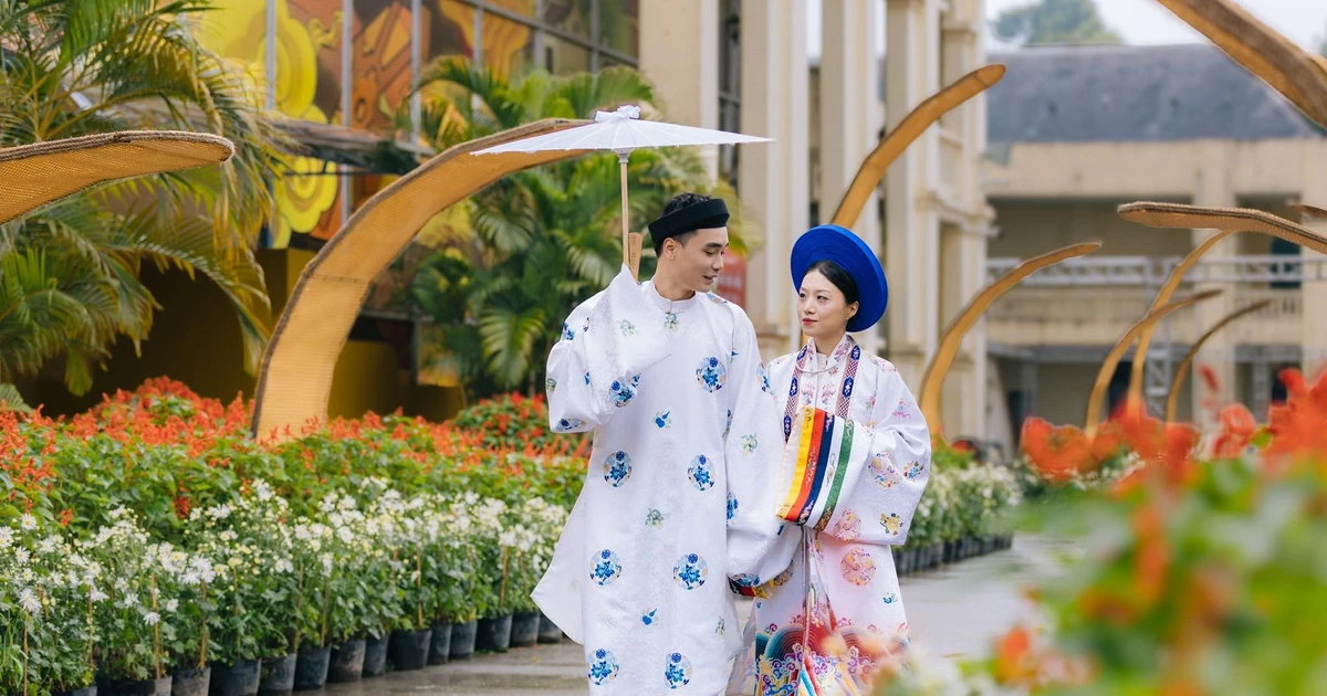 Giữa lòng Di sản Thế giới: Việt phục hòa nhịp cùng mùa xuân Hoàng thành Thăng Long