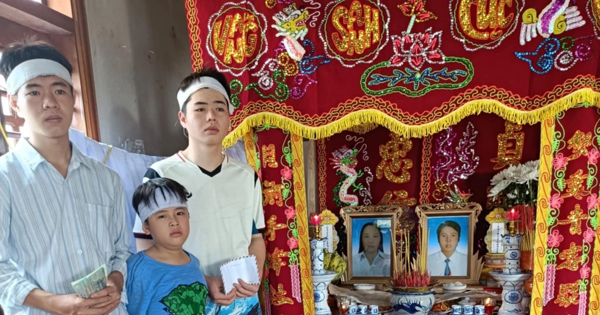 Miễn toàn bộ học phí cho hai anh em sinh viên mất cha mẹ vì lũ