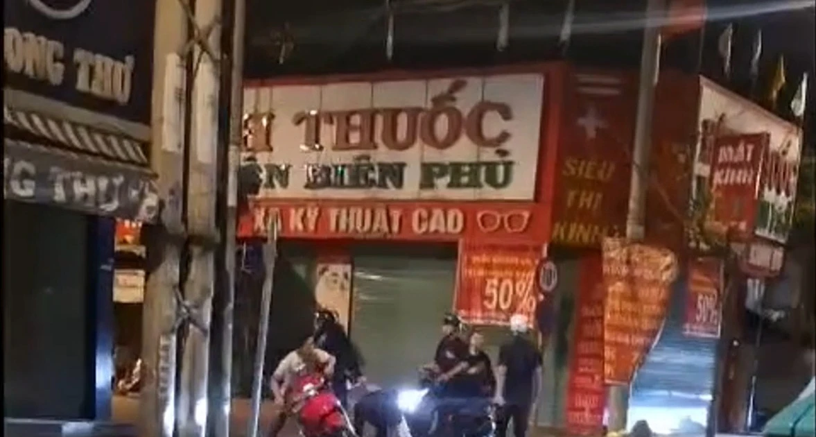 Đôi trai gái bị nhóm đối tượng truy đuổi, đánh hội đồng trong đêm