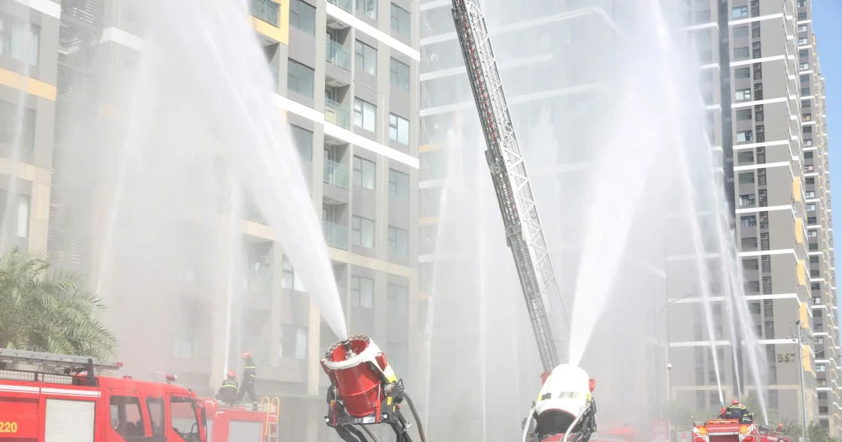 Gần 3.200 người tham gia diễn tập chữa cháy tại chung cư