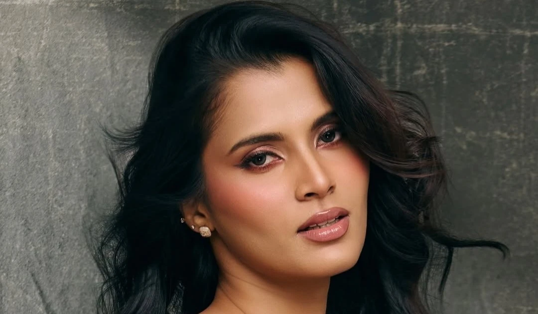 Cô gái 23 tuổi đăng quang Hoa hậu Ấn Độ