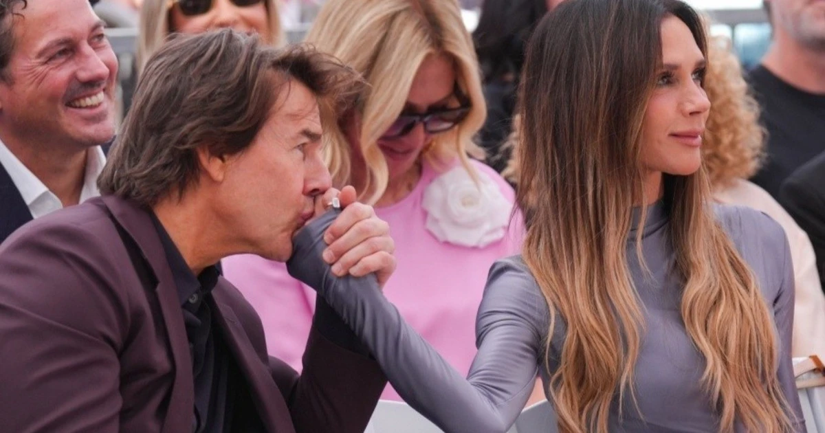 Tranh cãi Tom Cruise nắm tay Victoria Beckham