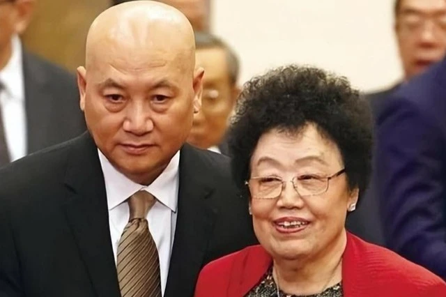 'Đường Tăng' Trì Trọng Thụy từ bỏ thừa kế 6,8 tỷ USD của vợ tỷ phú