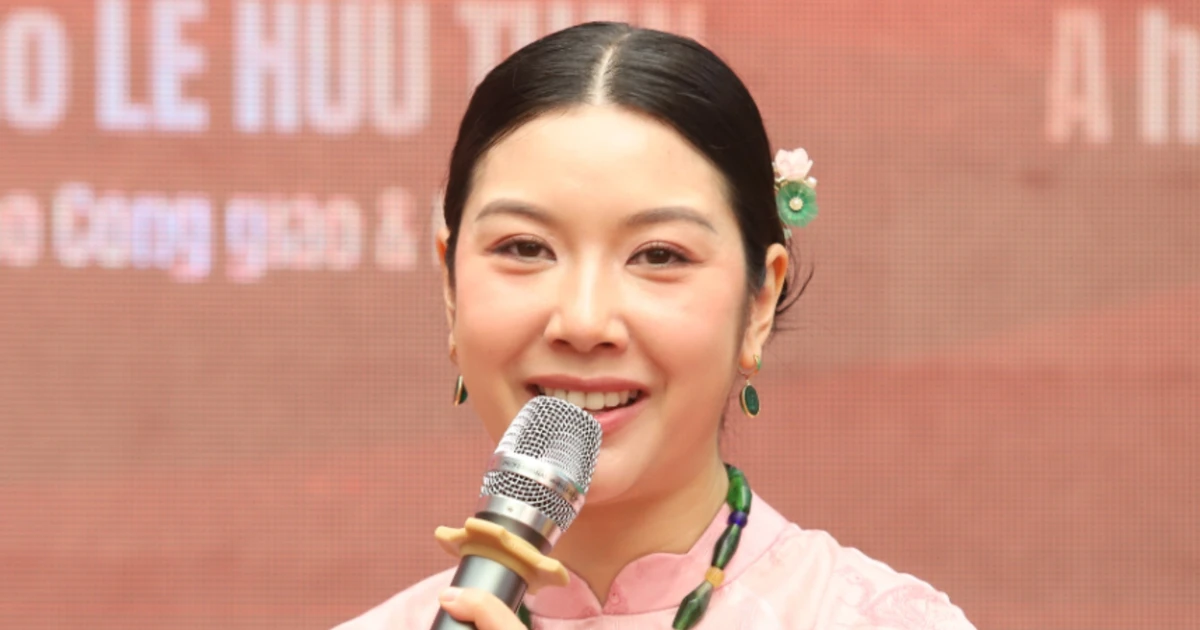 Á hậu Thúy Vân kể nhịn ăn sáng lấy tiền mua báo