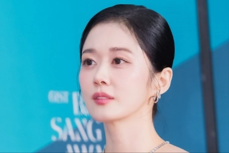 Jang Nara lên tiếng về vụ chết người ở công ty