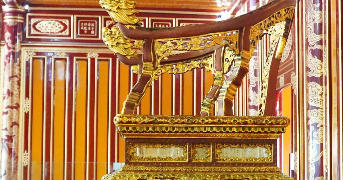 Đưa ngai vua triều Nguyễn trở lại điện Thái Hòa