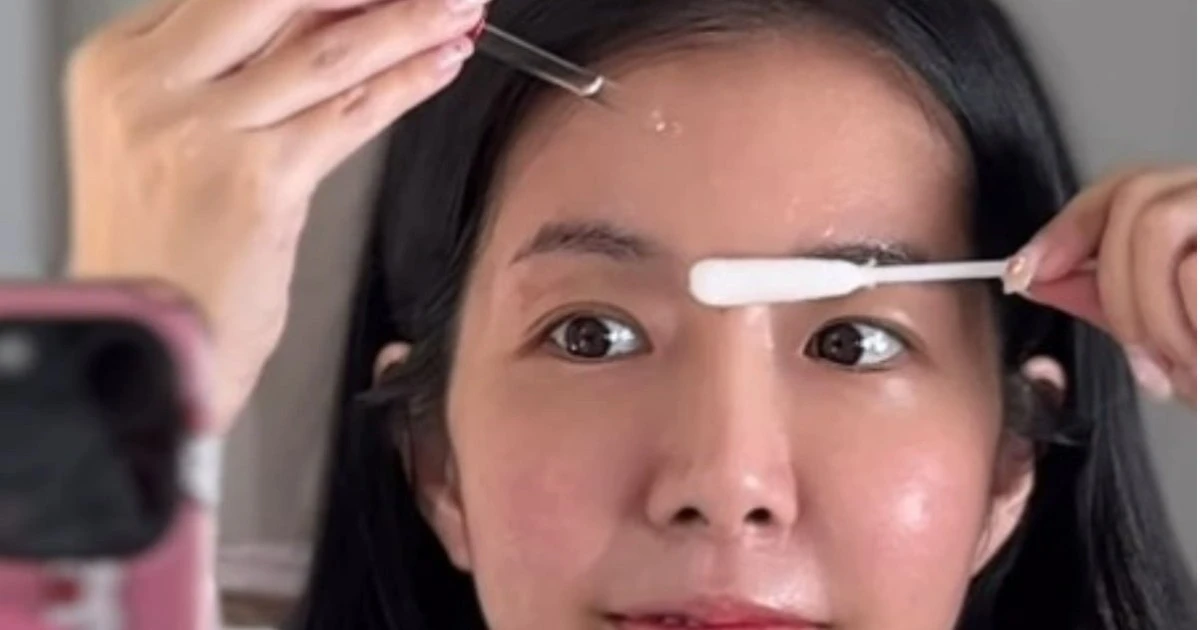 Nhiều nghệ sĩ phải xin lỗi