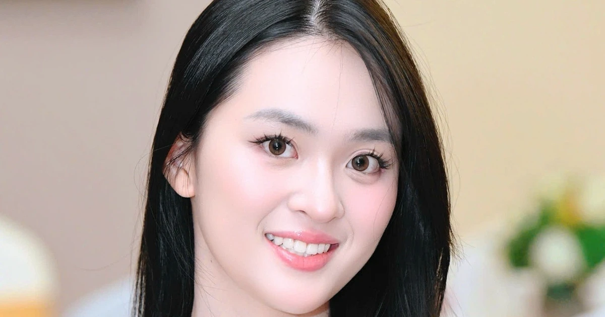 Hoa khôi Ngoại thương chơi piano mở màn buổi chào mừng thí sinh Hoa hậu Việt Nam