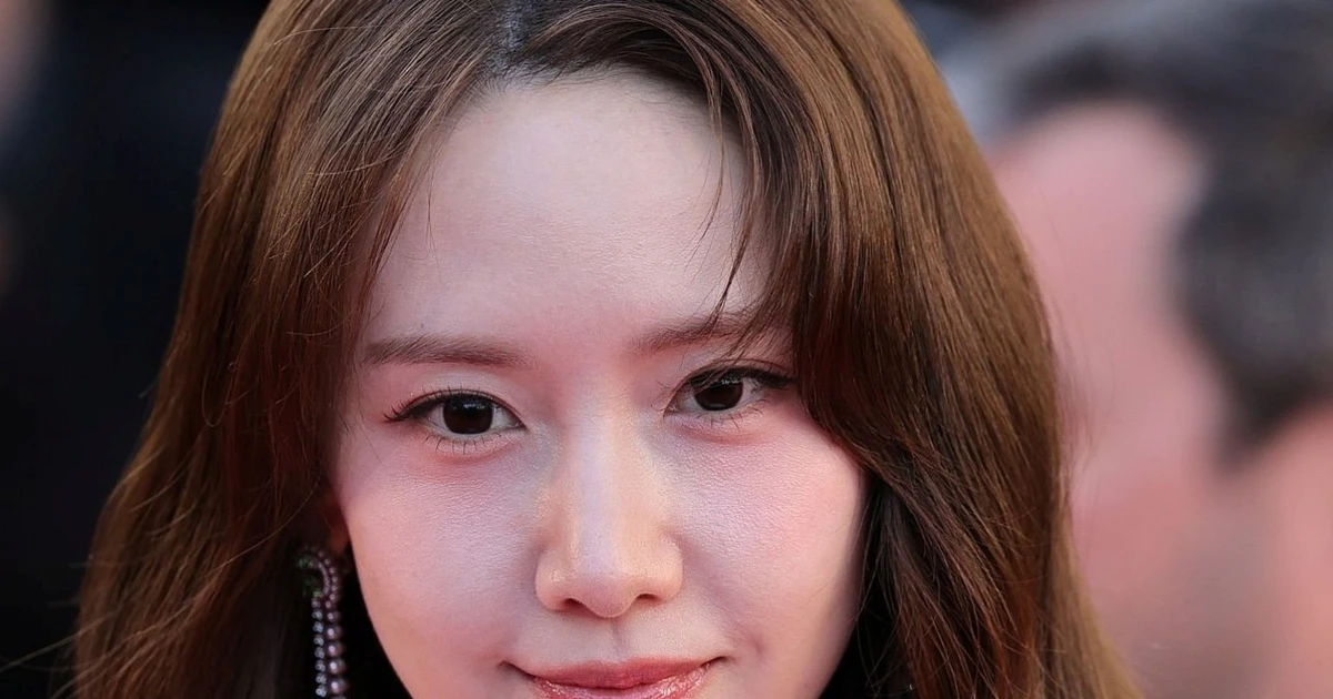 Yoona bất chấp 'ống kính hung thần'