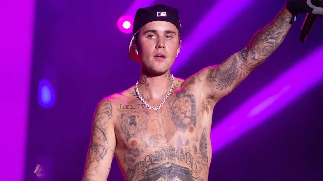 Justin Bieber điên rồ giữa hàng chục nghìn người