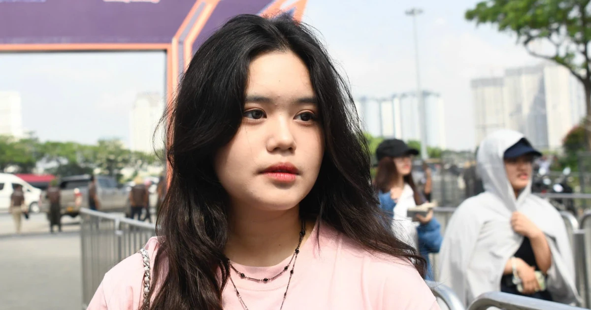 Dòng người đổ bộ concert Thanh xuân